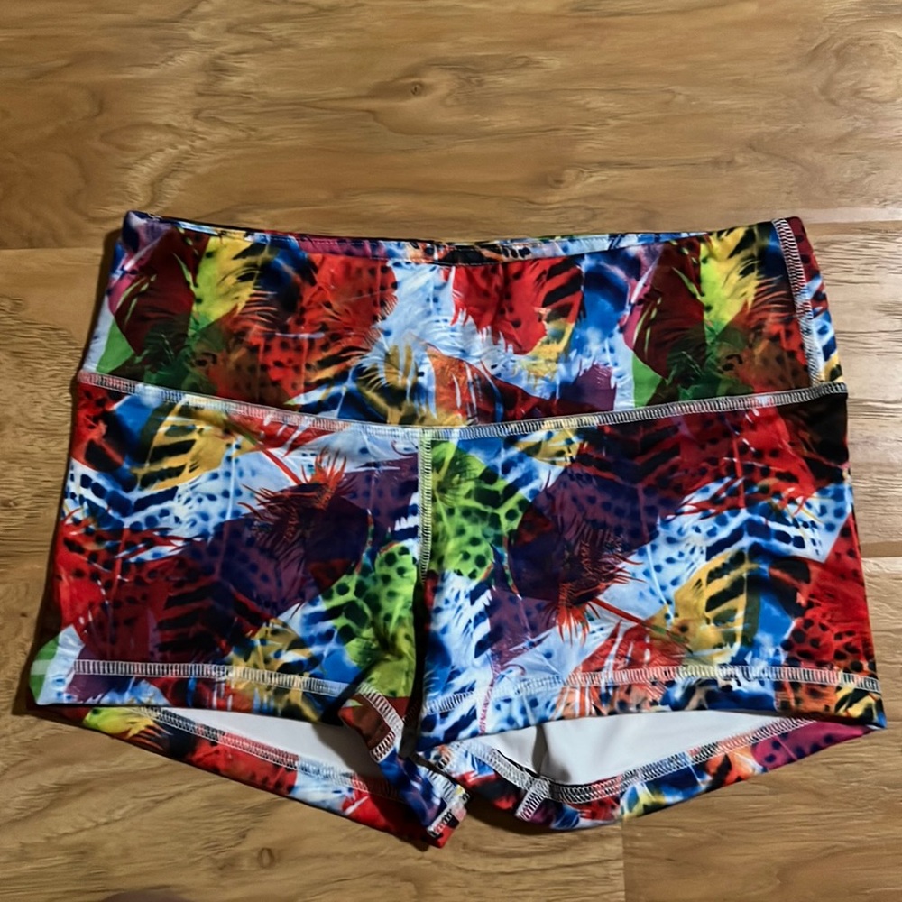 FLEO shorts rainbow design size XS